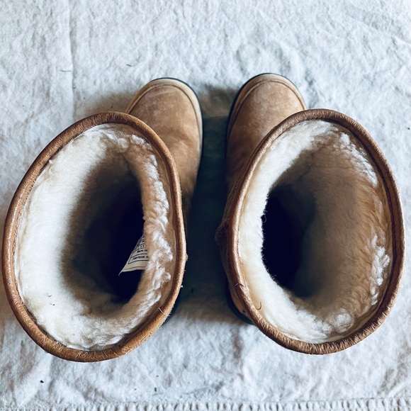 UGG Boots like new condition/ barely worn - Picture 1 of 8